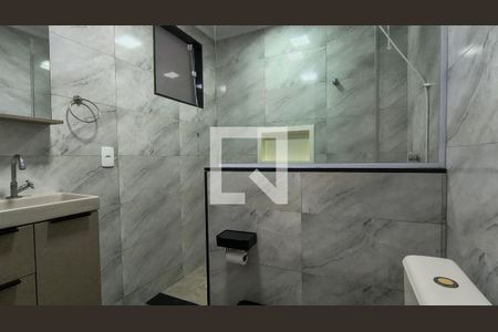 Banheiro da Suíte 1 de casa de condomínio à venda com 4 quartos, 300m² em Vargem Pequena, Rio de Janeiro