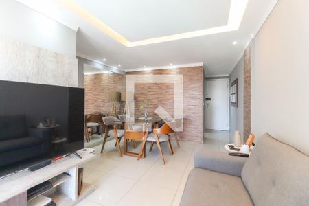 Sala de apartamento à venda com 3 quartos, 70m² em Vila Carmosina, São Paulo