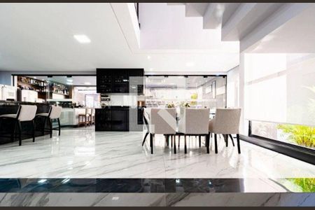 Casa à venda com 4 quartos, 420m² em Cidade Tamboré, Santana de Parnaíba