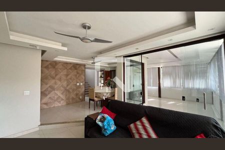 Casa à venda com 4 quartos, 320m² em Pendotiba, Niterói