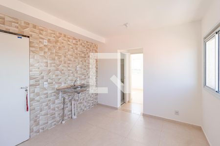 Sala e cozinha de apartamento para alugar com 2 quartos, 35m² em Vila Sul Americana, Carapicuíba