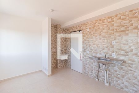 Sala e cozinha de apartamento para alugar com 2 quartos, 35m² em Vila Sul Americana, Carapicuíba