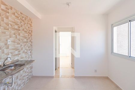 Sala e cozinha de apartamento para alugar com 2 quartos, 35m² em Vila Sul Americana, Carapicuíba