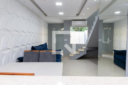 Sala de casa de condomínio para alugar com 2 quartos, 128m² em Campo Grande, Rio de Janeiro