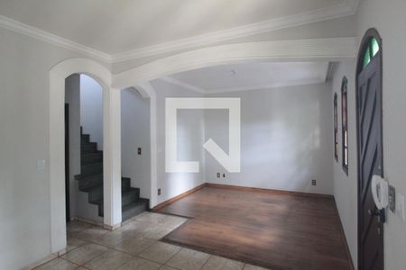 Sala de casa para alugar com 3 quartos, 180m² em Serrano, Belo Horizonte