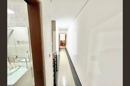 Corredor de casa para alugar com 3 quartos, 186m² em Vila Romero, São Paulo