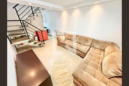 Sala de casa para alugar com 3 quartos, 186m² em Vila Romero, São Paulo