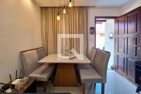 Sala de casa de condomínio à venda com 2 quartos, 120m² em Sapê, Niterói