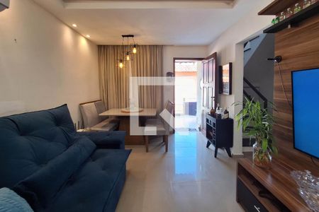 Sala de casa de condomínio à venda com 2 quartos, 120m² em Sapê, Niterói