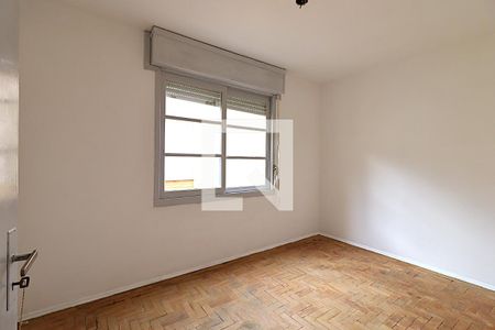 Quarto 1             de apartamento para alugar com 2 quartos, 50m² em Passo D’areia, Porto Alegre