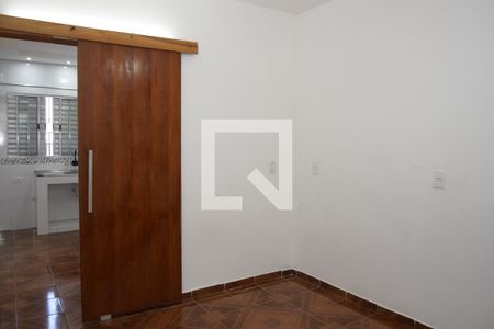 Quarto de kitnet/studio para alugar com 1 quarto, 25m² em Jardim Irapiranga, Embu das Artes