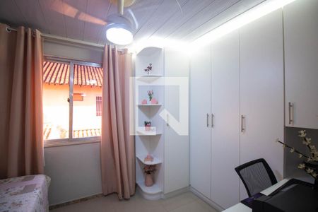 Quarto 2 de casa de condomínio para alugar com 2 quartos, 150m² em Galo Branco, São Gonçalo
