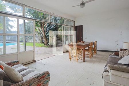 Casa à venda com 4 quartos, 620m² em Chácara Monte Alegre, São Paulo