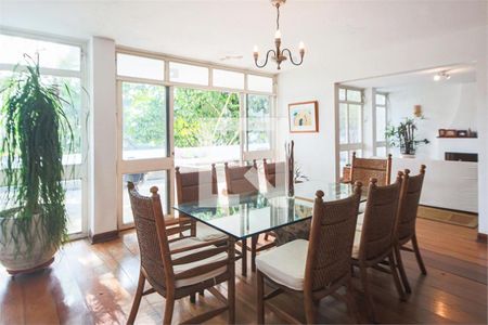 Casa à venda com 4 quartos, 620m² em Chácara Monte Alegre, São Paulo