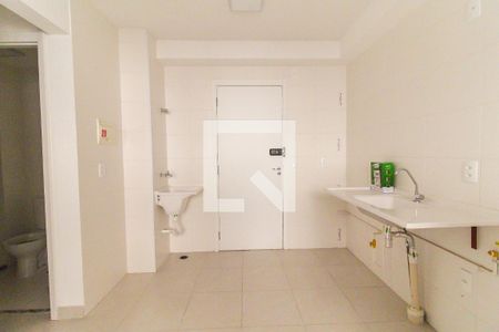 Sala/Cozinha de apartamento à venda com 2 quartos, 33m² em Fazenda Aricanduva, São Paulo