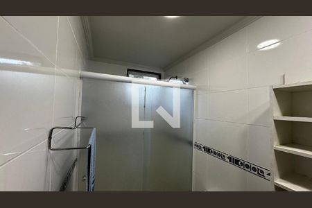 Banheiro da Suíte 1 de casa de condomínio para alugar com 5 quartos, 320m² em Vargem Pequena, Rio de Janeiro