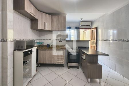 Cozinha  de casa de condomínio para alugar com 2 quartos, 60m² em Cidade Ocian, Praia Grande