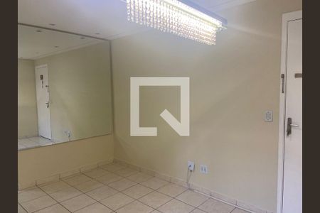 Sala  de apartamento para alugar com 2 quartos, 50m² em Quitaúna, Osasco