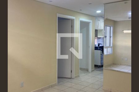 Sala  de apartamento para alugar com 2 quartos, 50m² em Quitaúna, Osasco