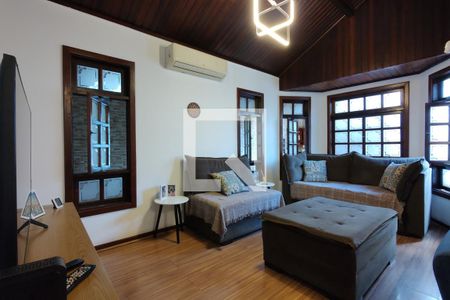 Sala de casa de condomínio à venda com 3 quartos, 200m² em Taquara, Rio de Janeiro