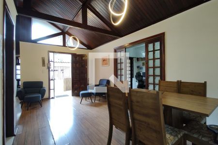 Sala de casa de condomínio à venda com 3 quartos, 200m² em Taquara, Rio de Janeiro