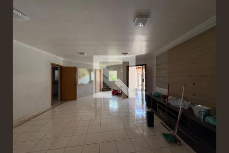 Sala de casa para alugar com 4 quartos, 125m² em Conjunto Residencial Vista Verde, São Paulo