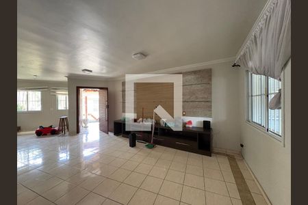 Sala de casa para alugar com 4 quartos, 125m² em Conjunto Residencial Vista Verde, São Paulo