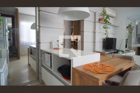 Cozinha e sala  de apartamento para alugar com 2 quartos, 79m² em Independência, Porto Alegre