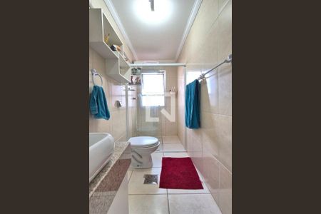 Banheiro de apartamento à venda com 1 quarto, 43m² em Cambuí, Campinas