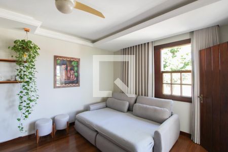 Sala de TV de casa à venda com 3 quartos, 360m² em Itapoã, Belo Horizonte