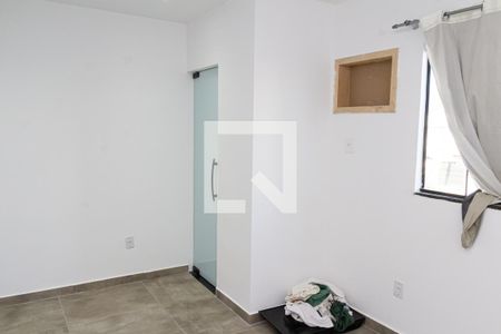 Quarto Suíte de casa de condomínio para alugar com 2 quartos, 160m² em Santa Cruz, Rio de Janeiro