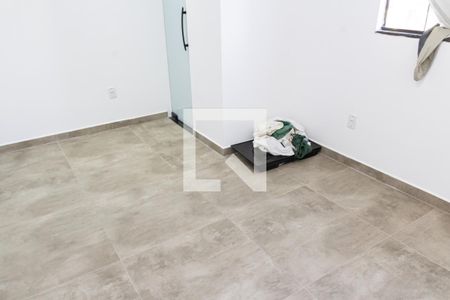 Quarto Suíte de casa de condomínio para alugar com 2 quartos, 160m² em Santa Cruz, Rio de Janeiro