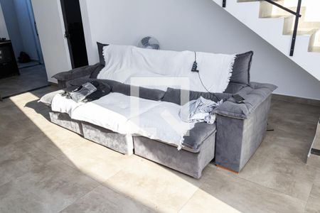 Sala de casa de condomínio para alugar com 2 quartos, 160m² em Santa Cruz, Rio de Janeiro