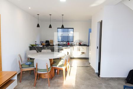 Sala de casa de condomínio para alugar com 2 quartos, 160m² em Santa Cruz, Rio de Janeiro