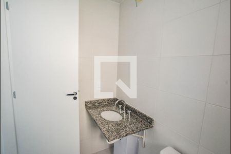 Banheiro da Suíte 1 de apartamento para alugar com 2 quartos, 60m² em Vila Assunção, Santo André
