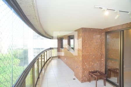 Varanda de apartamento para alugar com 4 quartos, 150m² em Barra da Tijuca, Rio de Janeiro