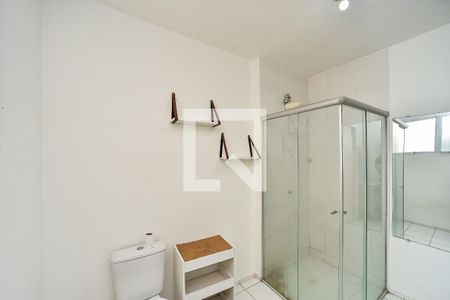 Banheiro de apartamento para alugar com 1 quarto, 42m² em Mário Quintana, Porto Alegre