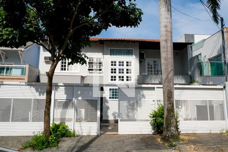 Casa para alugar com 4 quartos, 600m² em Centro, Nova Iguaçu
