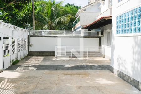 Casa para alugar com 4 quartos, 600m² em Centro, Nova Iguaçu