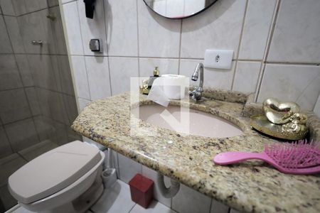 Banheiro de casa à venda com 3 quartos, 125m² em Parque Gerassi, Santo André