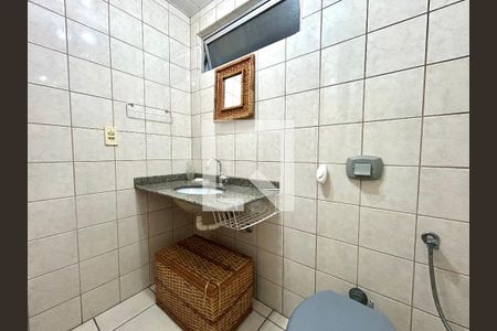 Banheiro  de apartamento para alugar com 1 quarto, 48m² em Córrego Grande, Florianópolis