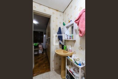 Banheiro de apartamento à venda com 1 quarto, 47m² em Santana, Porto Alegre