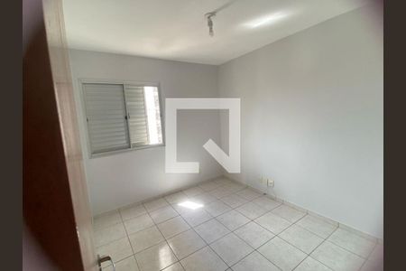 Quarto de apartamento para alugar com 3 quartos, 70m² em Jardim Goiás, Goiânia