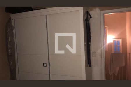 Quarto de casa de condomínio à venda com 2 quartos, 90m² em Sapê, Niterói