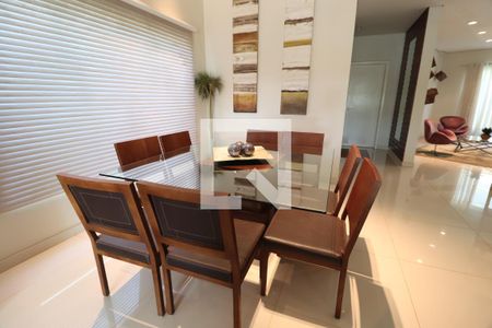 Sala de casa de condomínio para alugar com 4 quartos, 485m² em Aclimação, Uberlândia