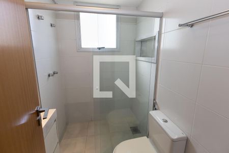 Banheiro da Suíte 1 de apartamento para alugar com 2 quartos, 68m² em Vila da Serra, Nova Lima