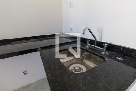 Sala e cozinha de apartamento à venda com 2 quartos, 41m² em Vila Guilhermina, São Paulo