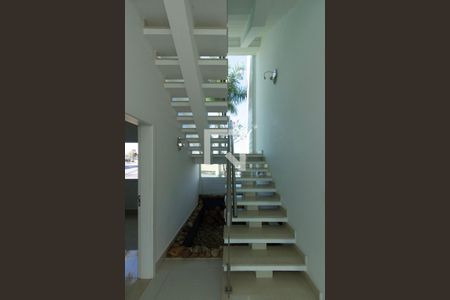 Escada Acesso Suítes  de casa de condomínio para alugar com 4 quartos, 950m² em Julio Mesquita Filho, Sorocaba