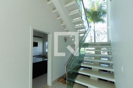 Escada Acesso Suítes  de casa de condomínio para alugar com 4 quartos, 950m² em Julio Mesquita Filho, Sorocaba