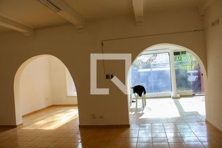 Casa para alugar com 11 quartos, 250m² em Pacaembu, São Paulo